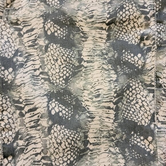 CAbi Diamondback Snakeskin Print Skinny Jeans Style 958 Size 8 - Picture 9 of 9